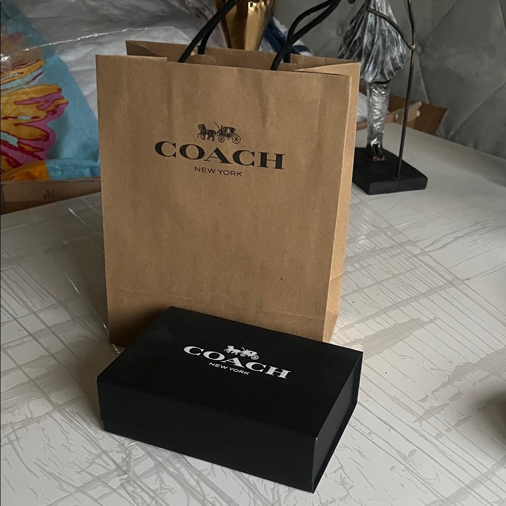[a little bigger]Coach Black Box with Tan Bag